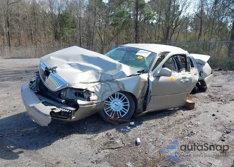 2008 Lincoln Town Car Signature Limited из США, поврежденный, VIN 2LNHM82V38X652067